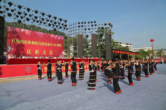 少數(shù)民族舞臺(tái)演出服飾