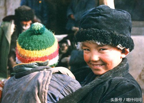 帶你維吾爾族服飾花樣較多，非常優(yōu)美，富有特色